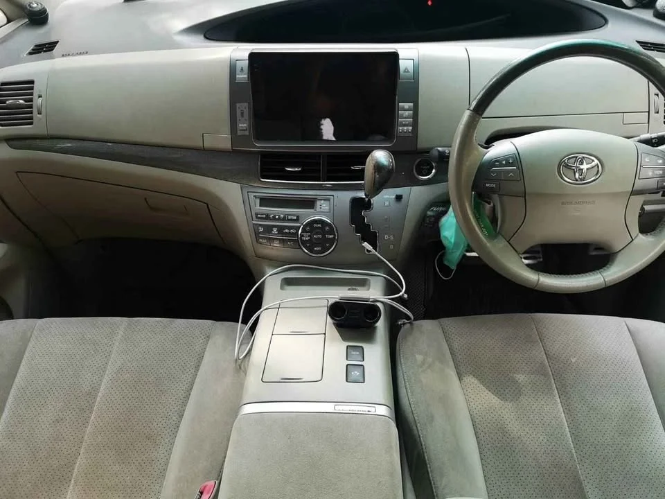 2010 Toyota Estima III 2