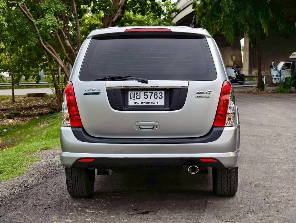 2011 Isuzu MU-7 2
