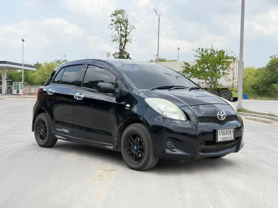 2013 Toyota Yaris II 3