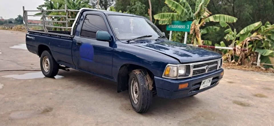 1986 Toyota Hilux Mighty-X V 3