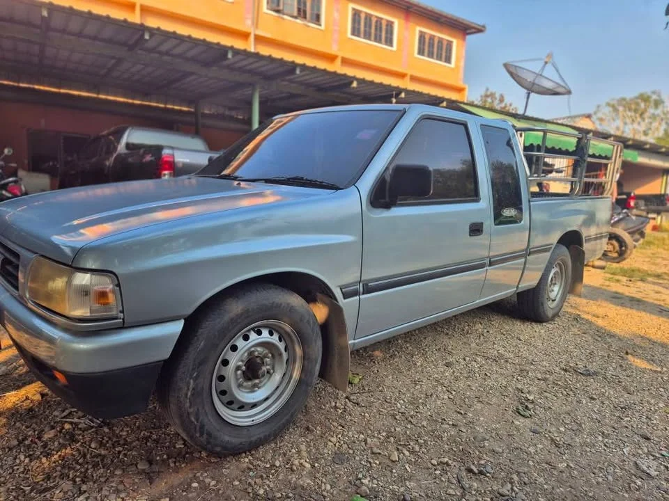 1996 Isuzu TFR III 3