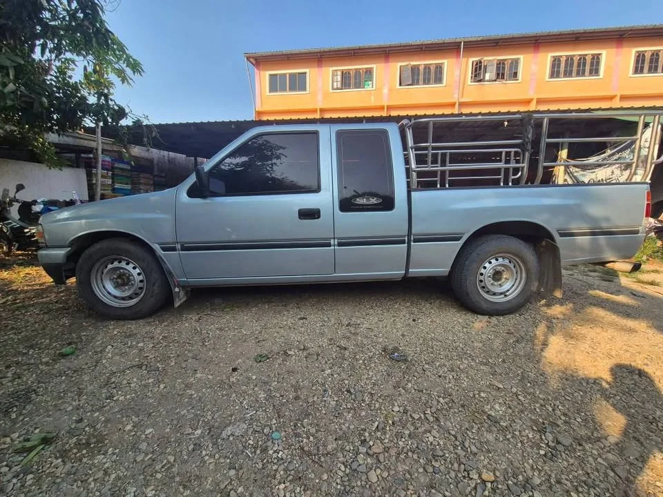 1996 Isuzu TFR III 2