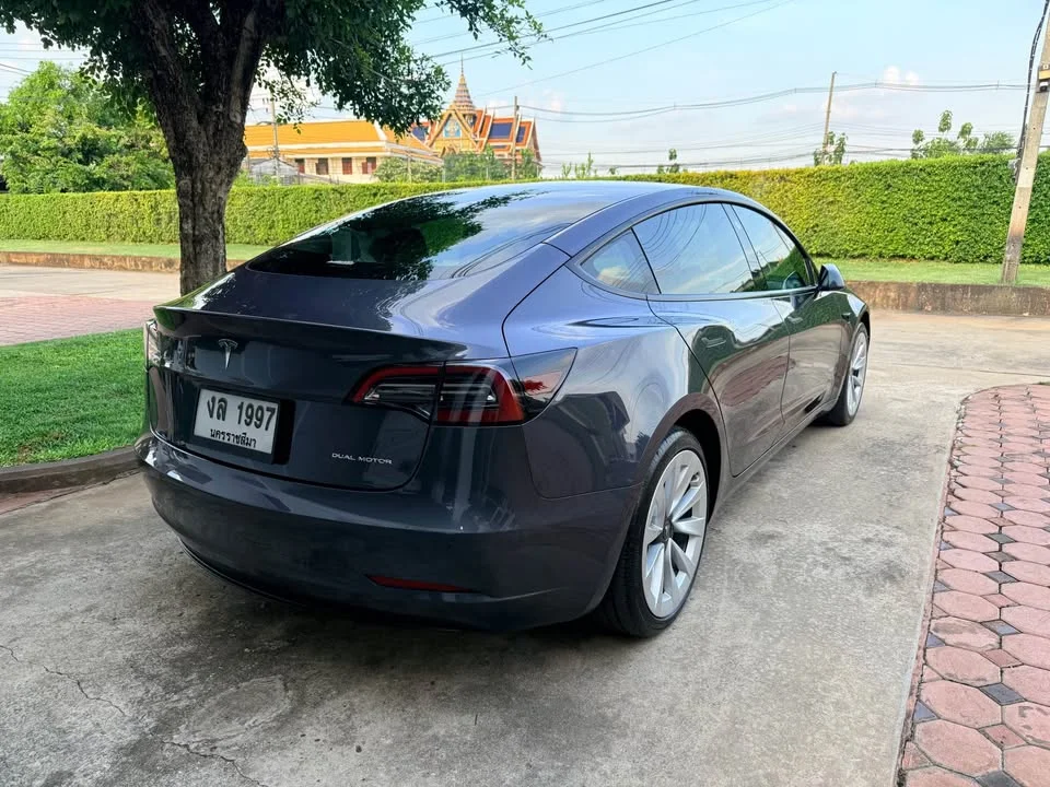 2023 Tesla Model 3 2
