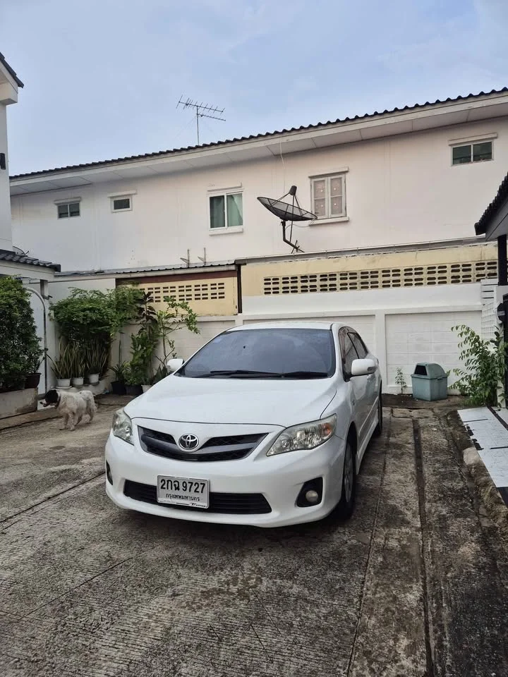 2013 Toyota Corolla Altis X (E140) 2