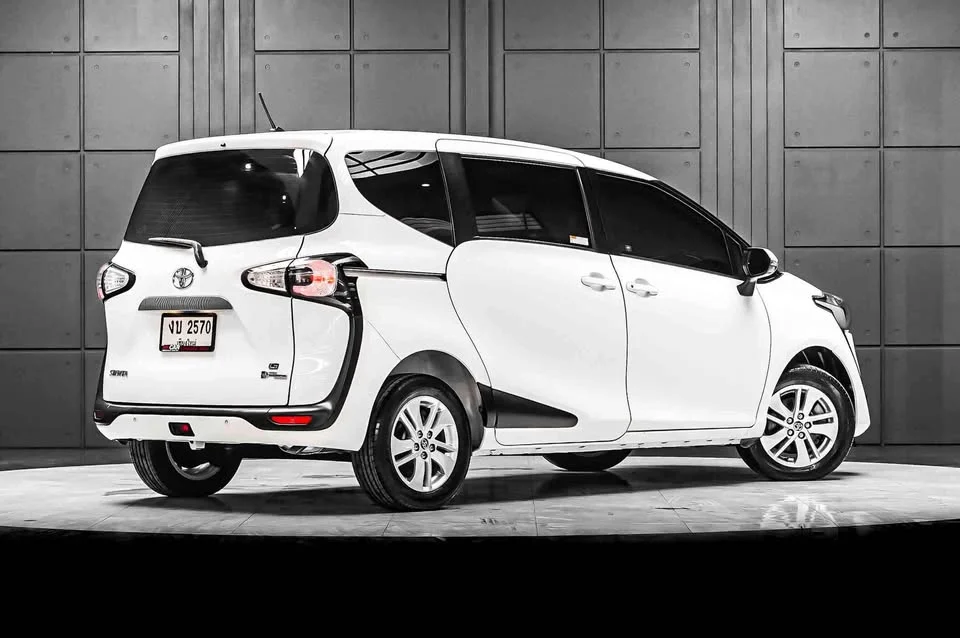 2019 Toyota Sienta II 3