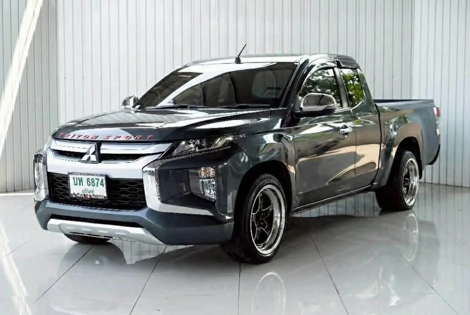 2022 Mitsubishi Triton V 2