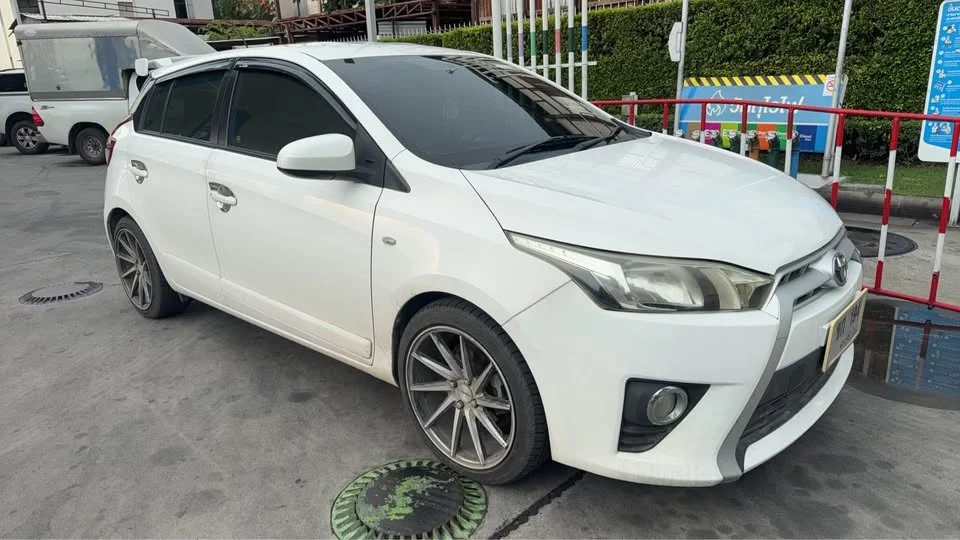 2015 Toyota Yaris III 2