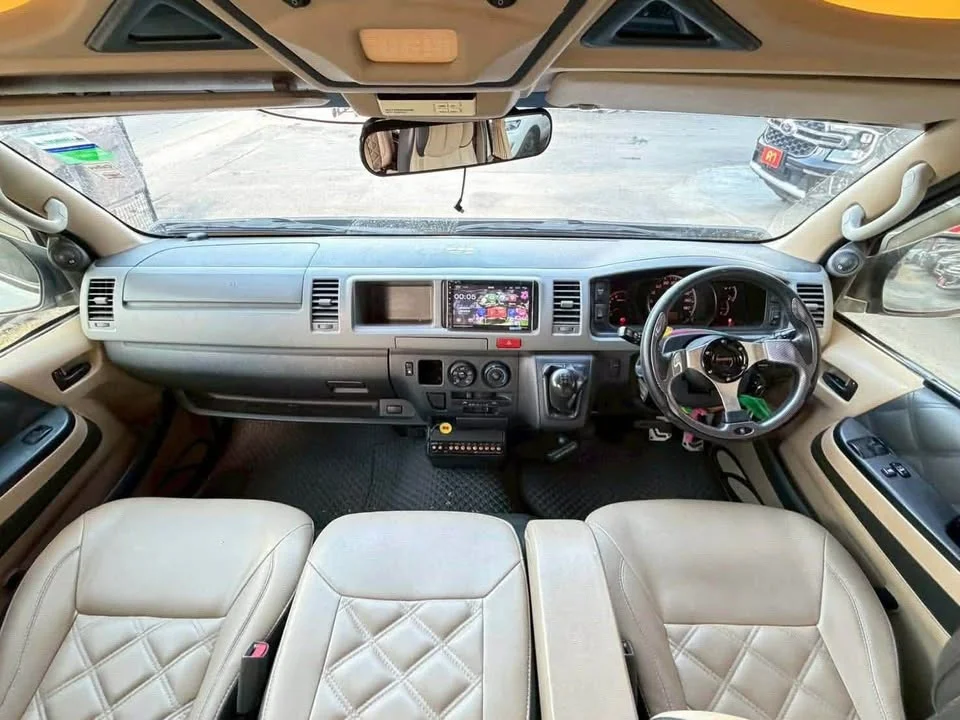 2010 Toyota Commuter V (H200) 3