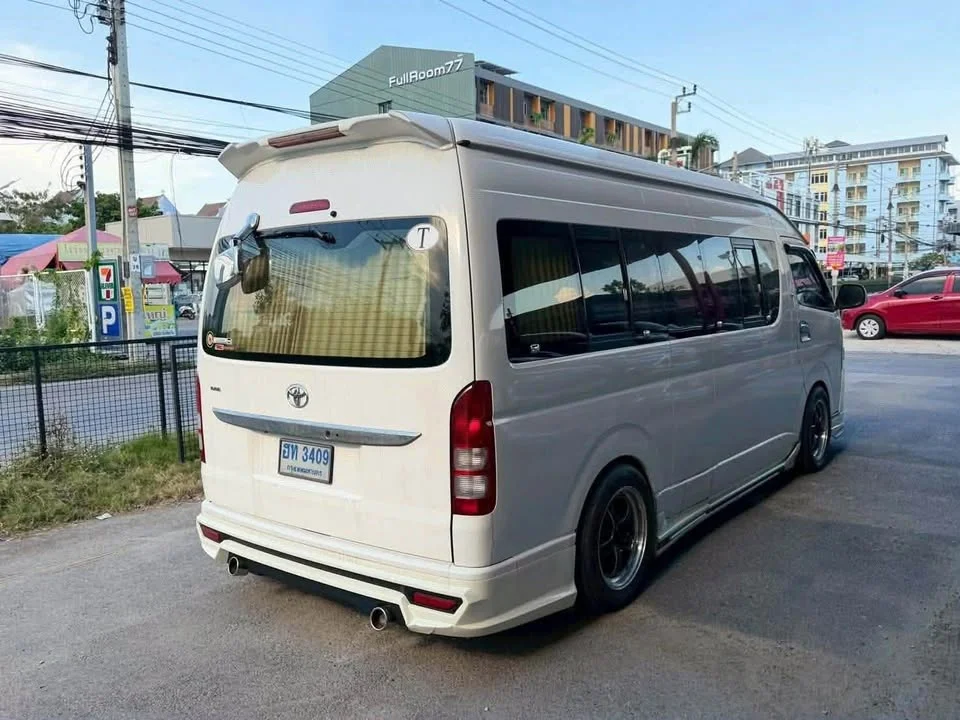 2010 Toyota Commuter V (H200) 2