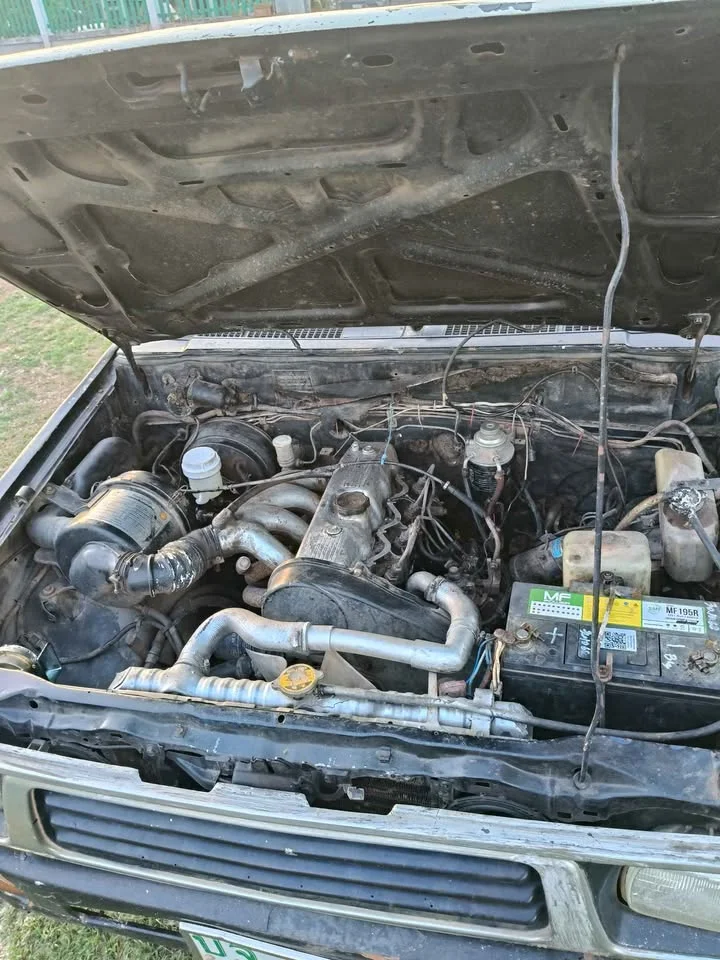 1990 Mitsubishi Triton II 3