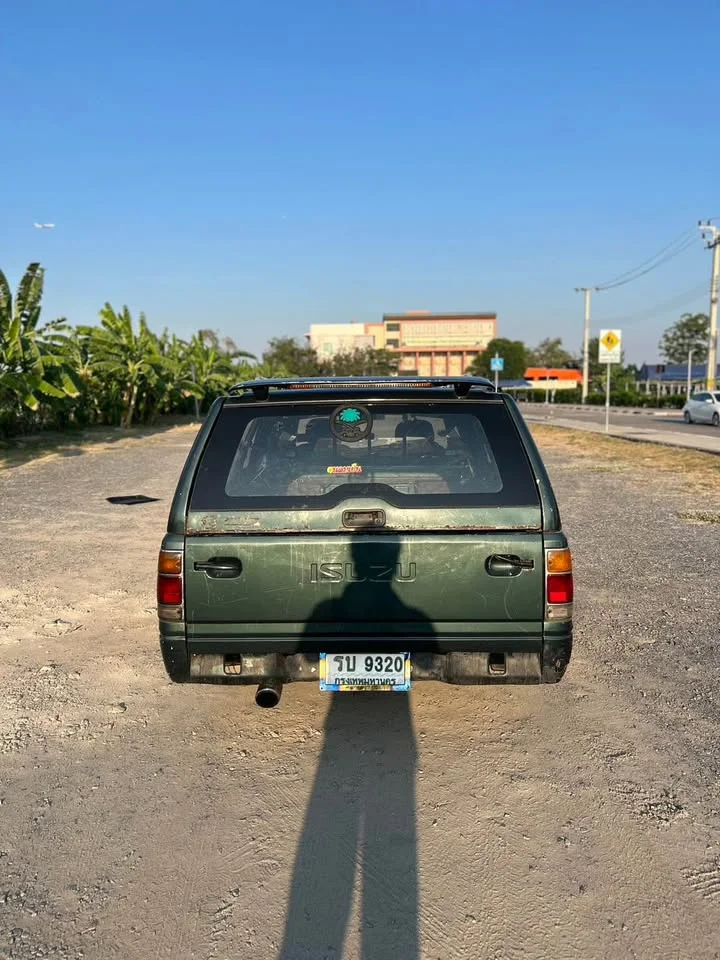 1990 Isuzu TFR III 2