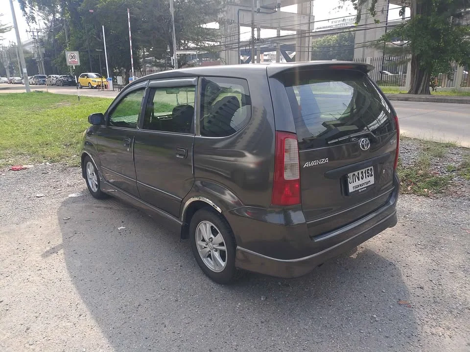 2004 Toyota Avanza I 3