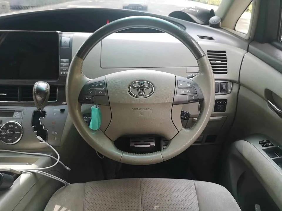 2010 Toyota Estima III 2