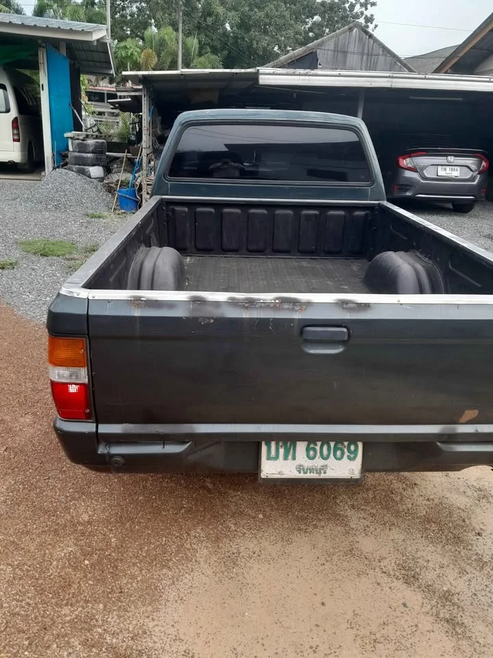 1995 Mitsubishi Triton II 2