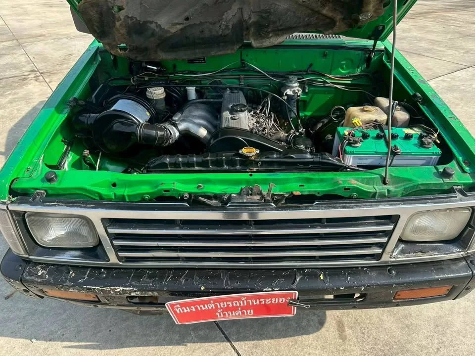 1990 Mitsubishi Triton II 3