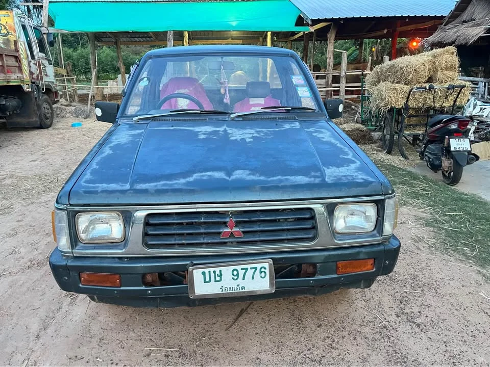 1995 Mitsubishi Triton II 2