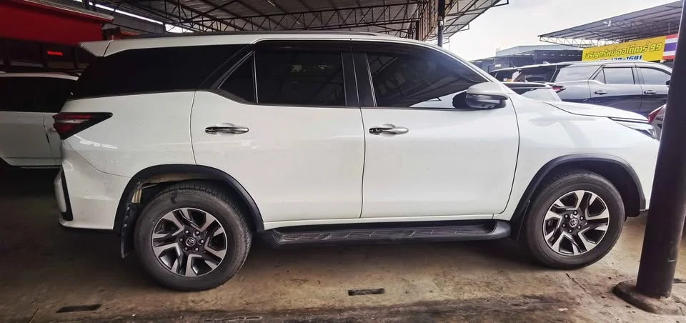 2023 Toyota Fortuner II 3