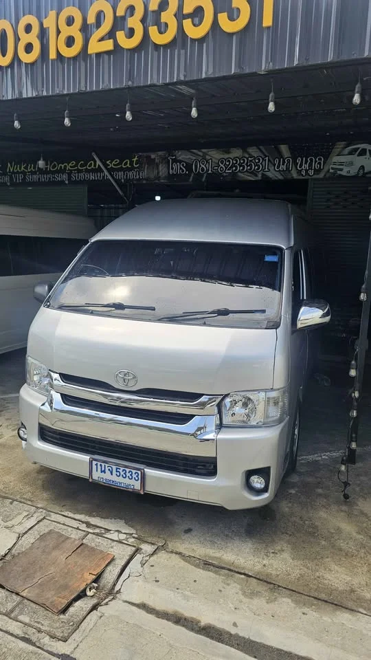 2011 Toyota Commuter V (H200) 2