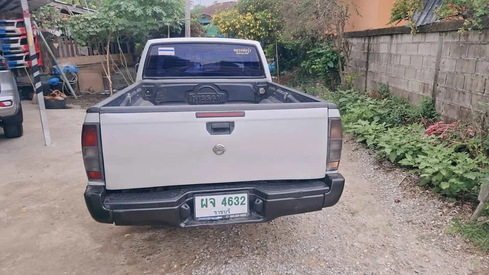 2003 Nissan Frontier I 3