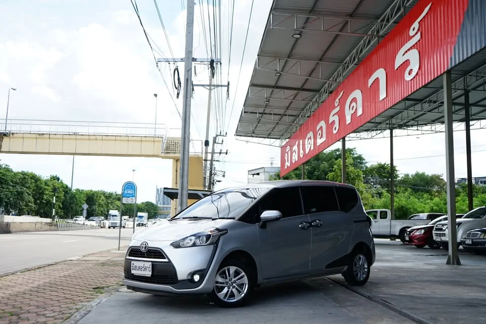 2018 Toyota Sienta II 3