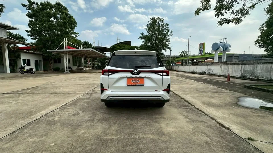 2023 Toyota Veloz III 2