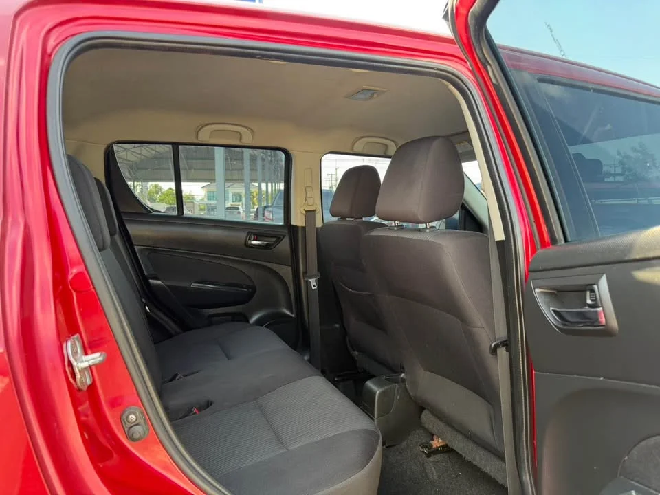 2015 Suzuki Swift II 3