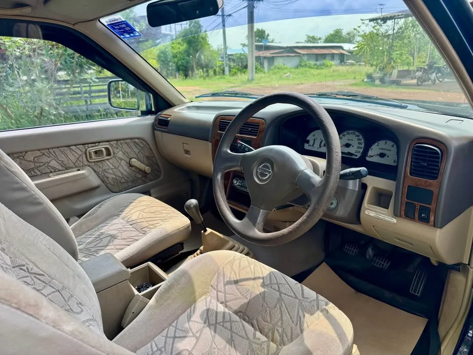 2004 Nissan Frontier I 2