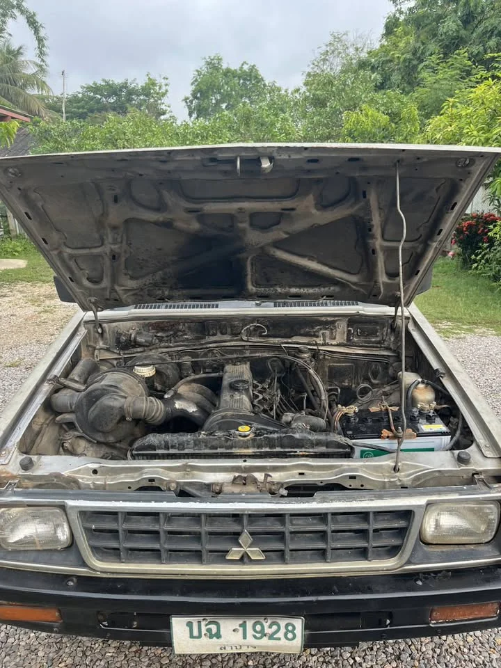 1995 Mitsubishi Triton II 3