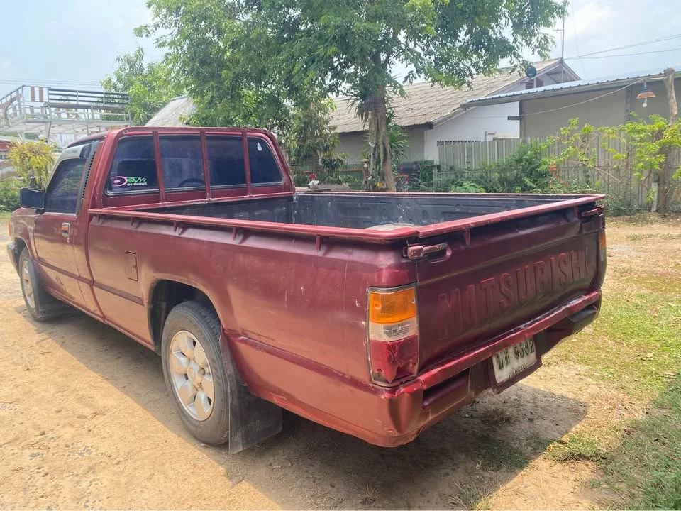 1994 Mitsubishi Triton II 3