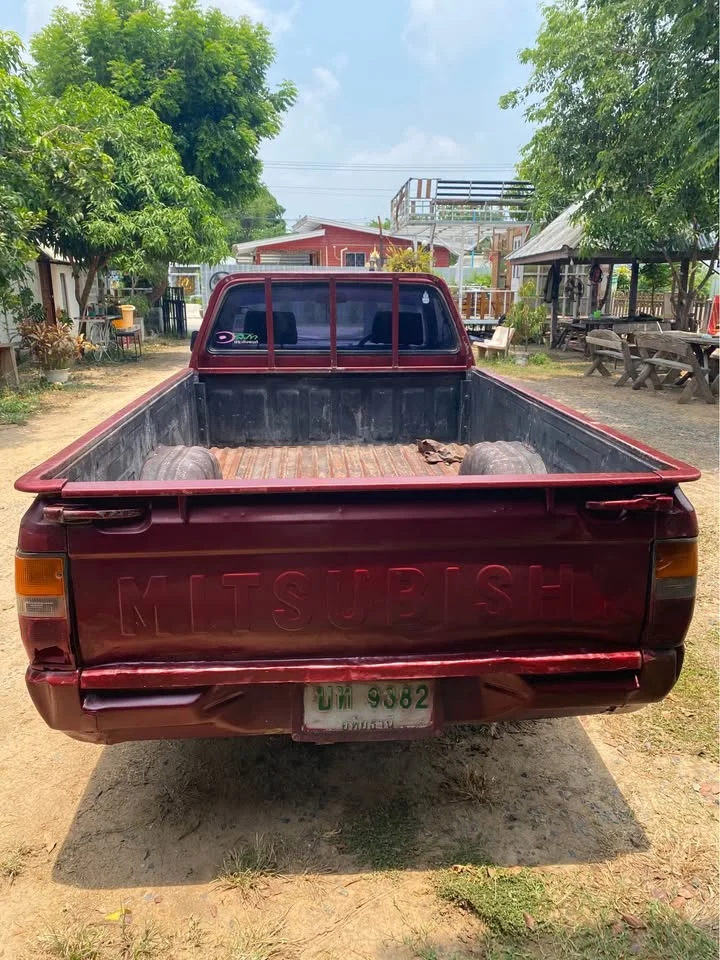 1994 Mitsubishi Triton II 2