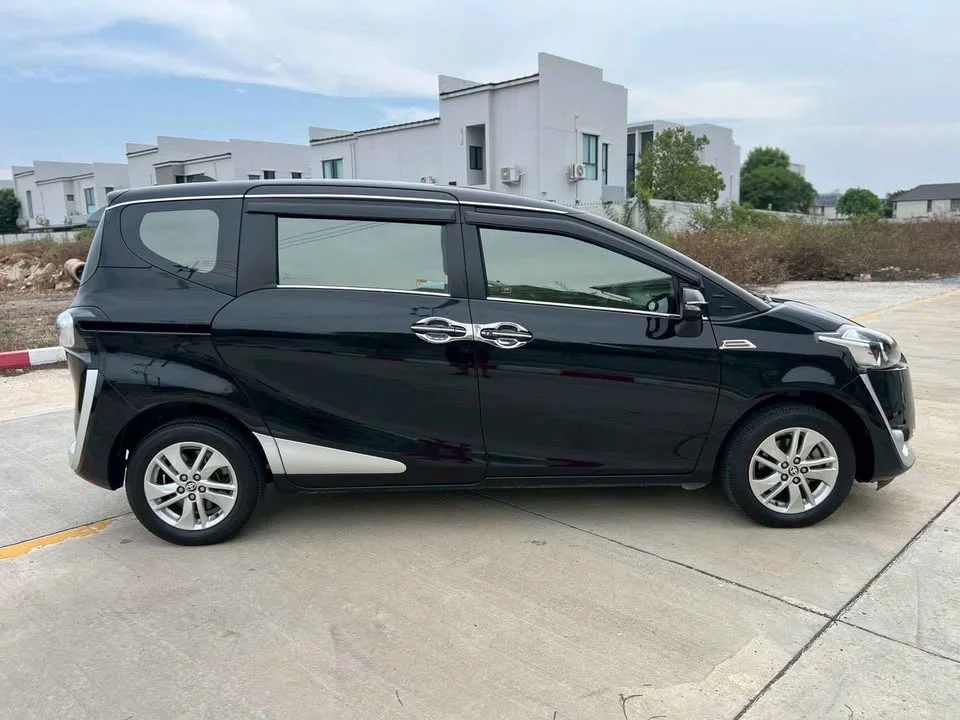 2018 Toyota Sienta II 2