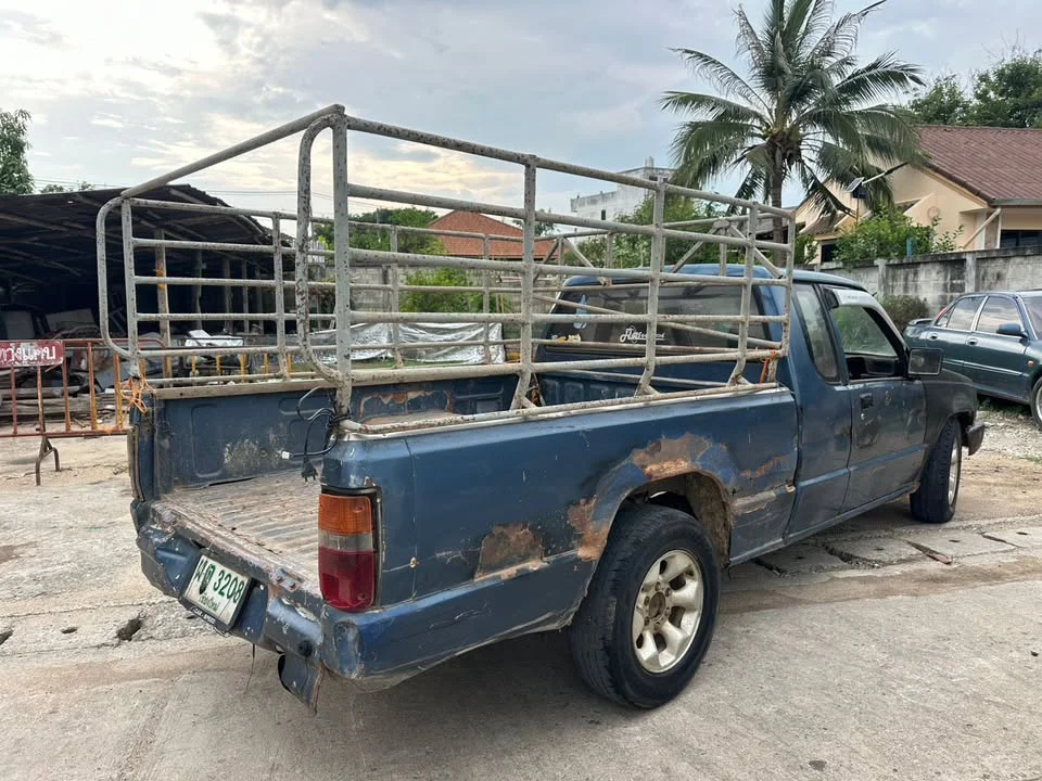Mitsubishi Triton II 2