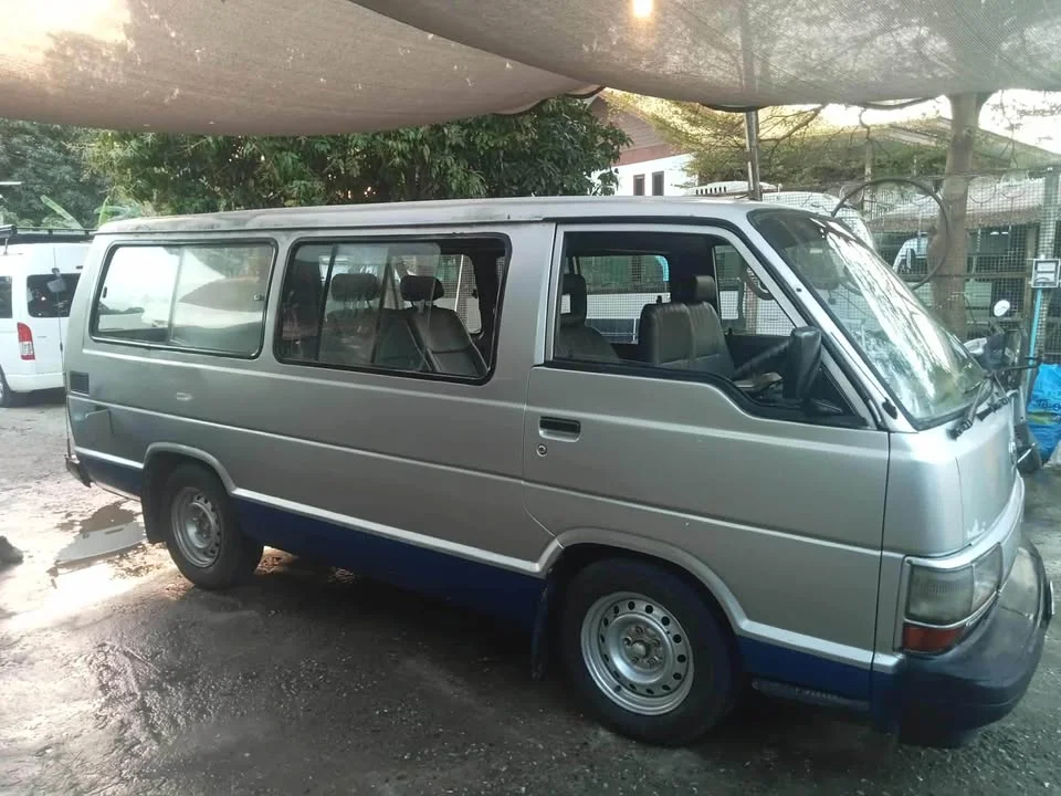 1990 Toyota Commuter III 2