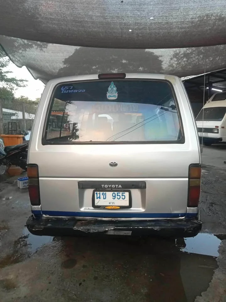 1990 Toyota Commuter III 3