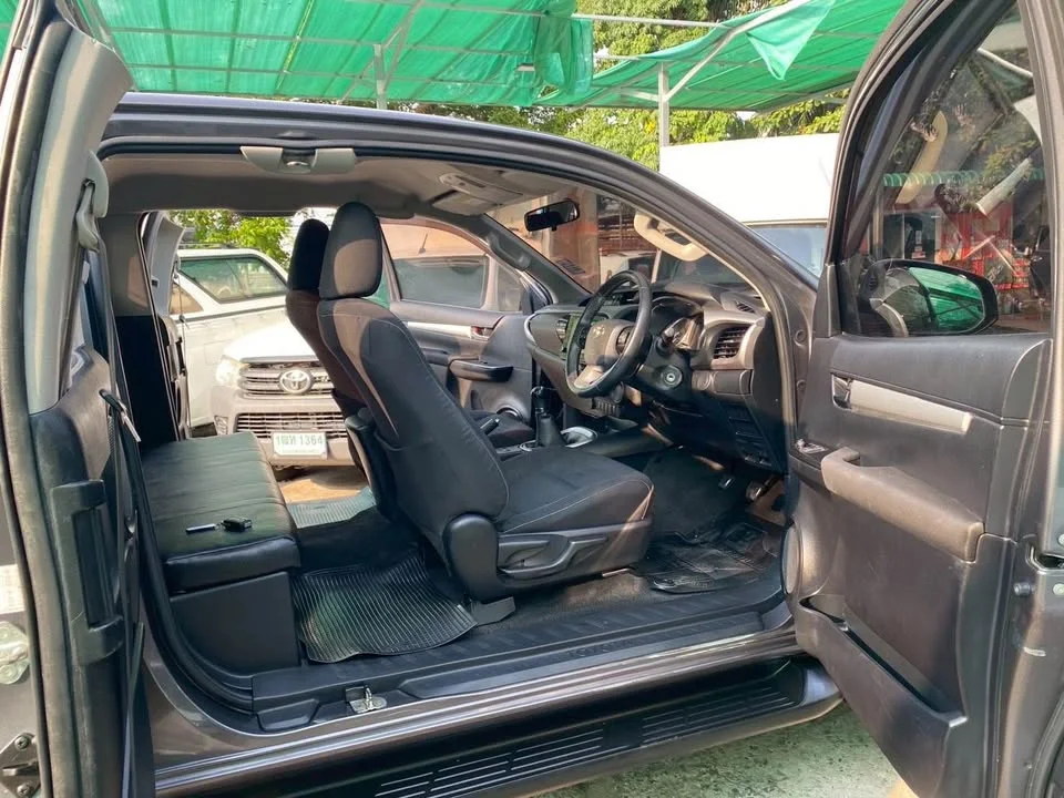 2020 Toyota Hilux VIII 2