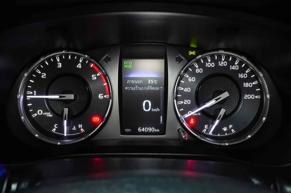 2020 Toyota Hilux VIII 2