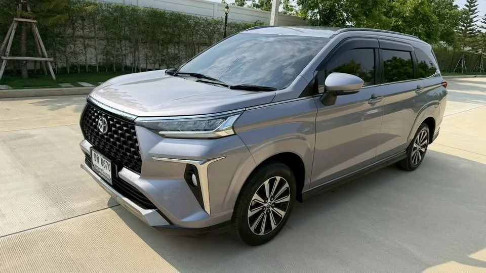 2023 Toyota Veloz III 2