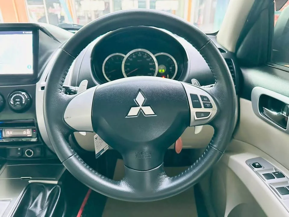 2011 Mitsubishi Pajero Sport II 2