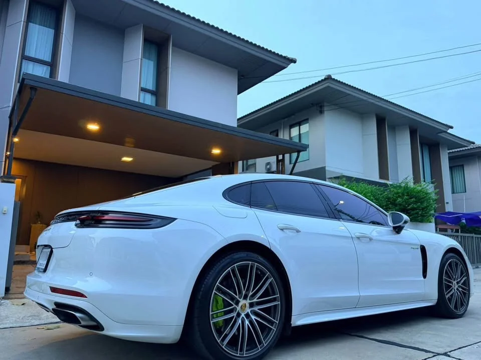 2017 Porsche Panamera II 2