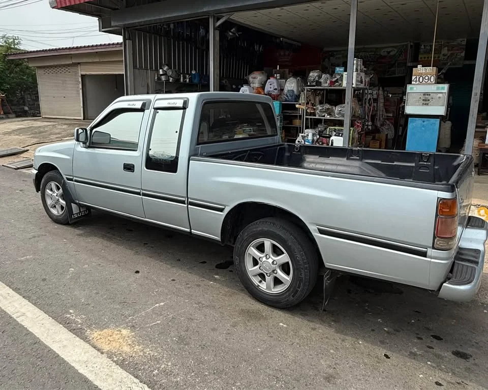 1995 Isuzu TFR III 3
