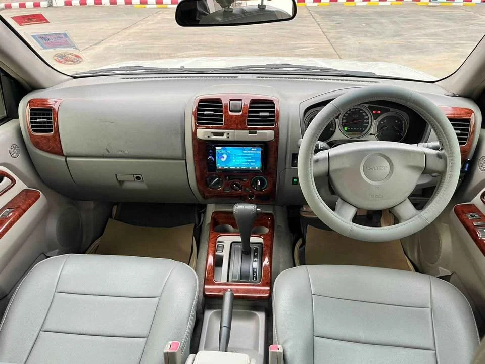 2005 Isuzu MU-7 3