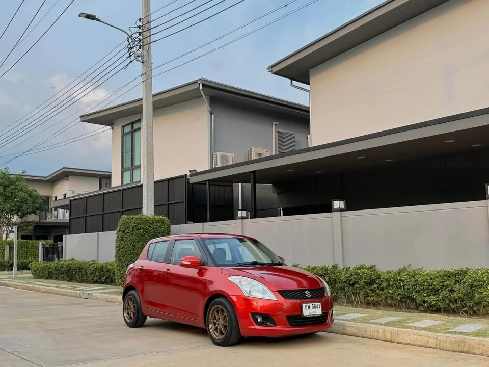 2013 Suzuki Swift II 3