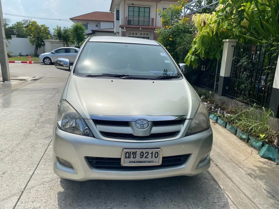 2009 Toyota Innova I 2