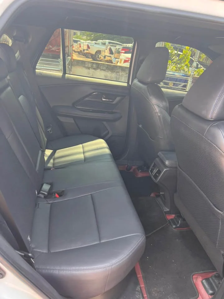 2025 Toyota Yaris Cross AC200 3
