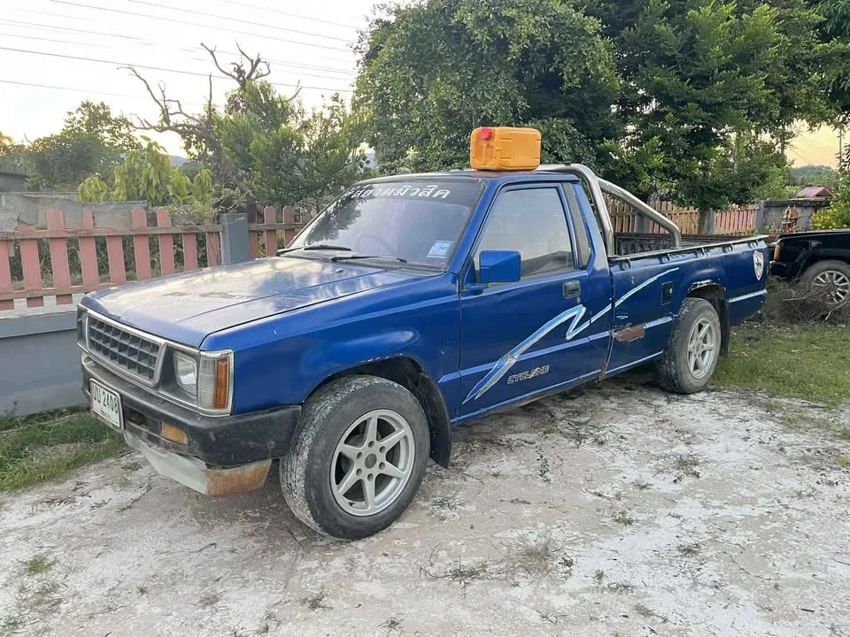 1995 Mitsubishi Triton II 2