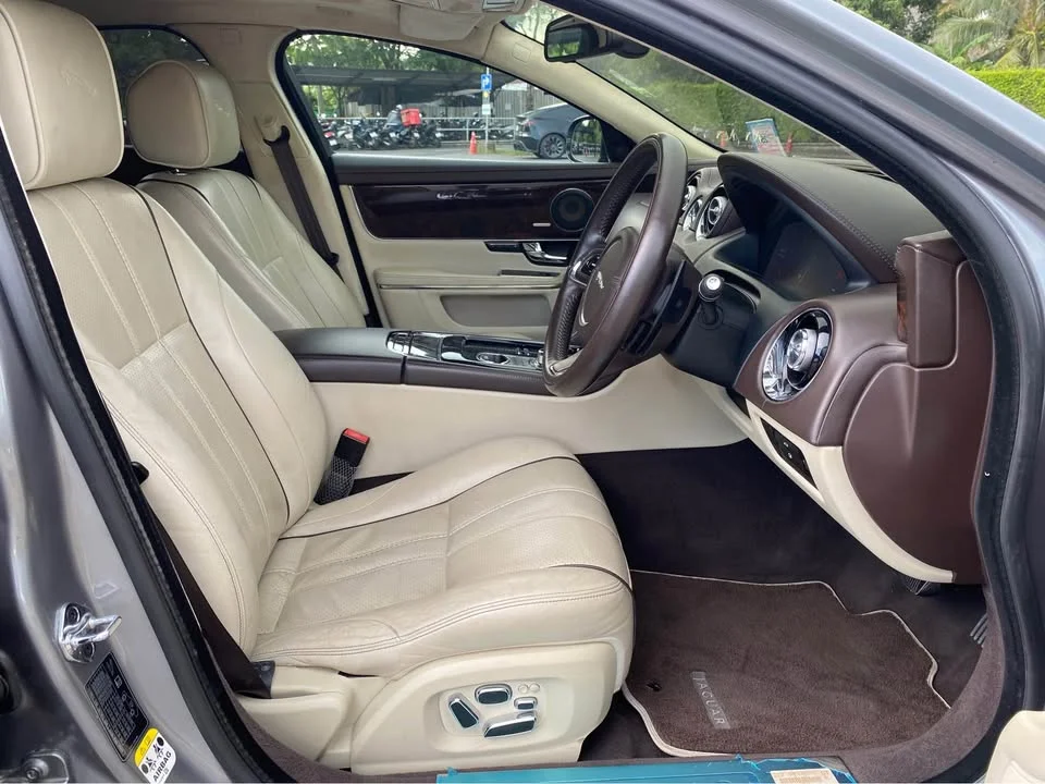 2011 Jaguar XJ X351 3