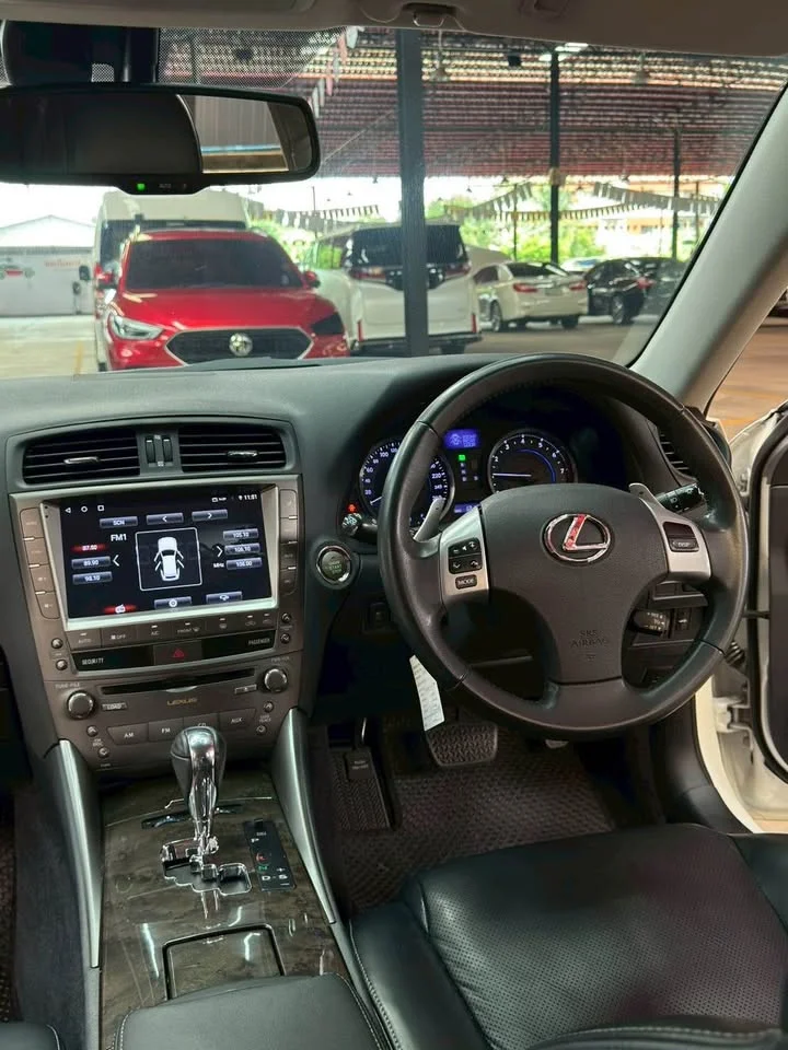 2011 Lexus IS II 2