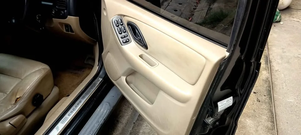 2005 Ford Escape I 3