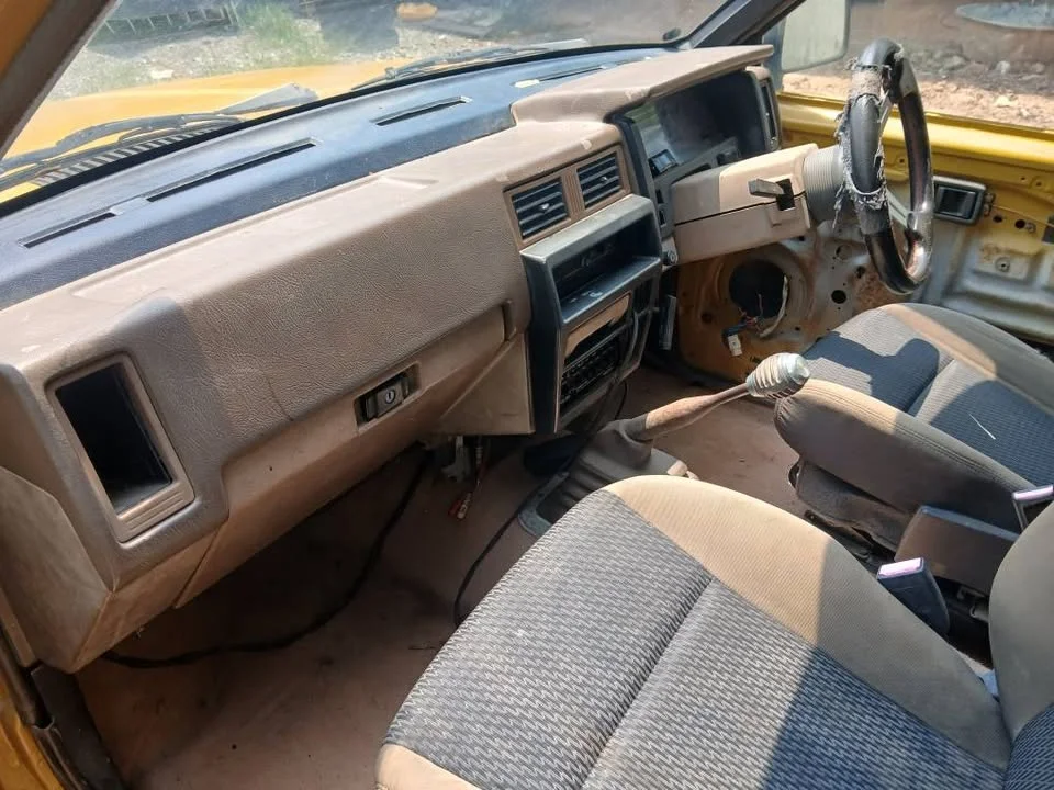 1990 Nissan Big M D21 2