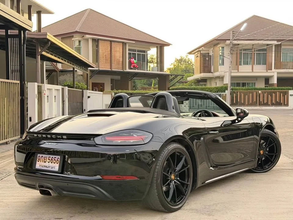 2016 Porsche 718 Boxster and Cayman IV 2